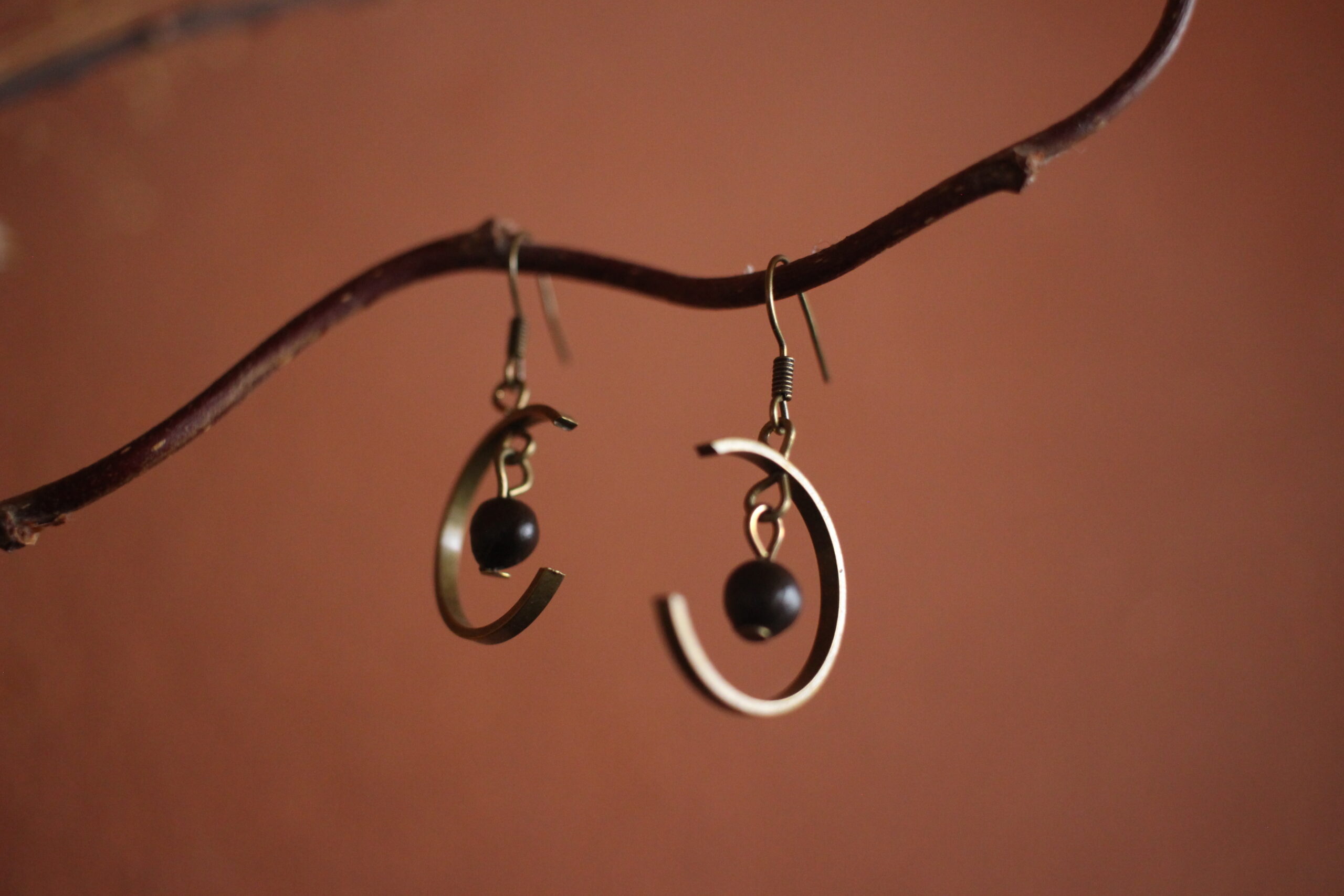 Boucles d'oreilles Lune noire – Image 3