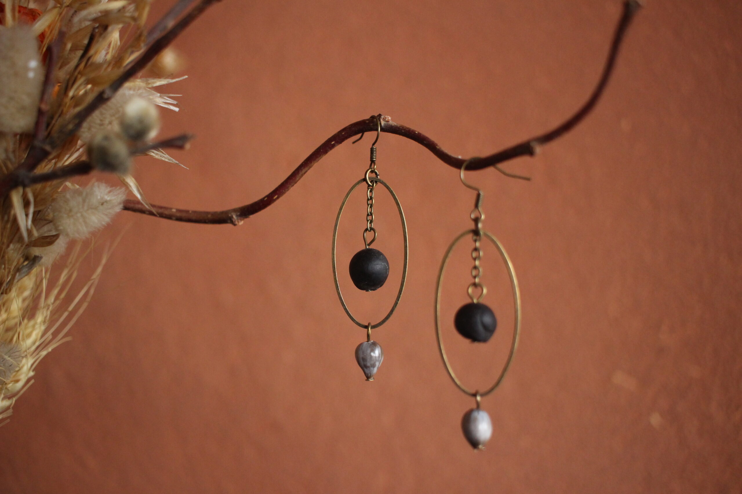 Boucles d'oreilles Ovale noire et job – Image 6