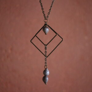 Collier carrés imbriqués et larmes de job